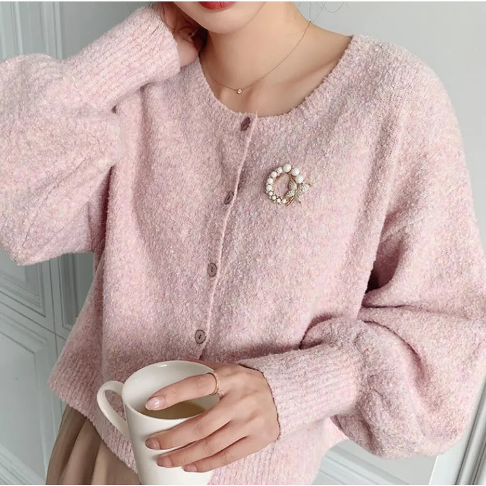Fashion Pearl and Rhinestone Brooches for Women Baroque Trendy Butterfly Pins Clothes Accessories Wedding Gifts
