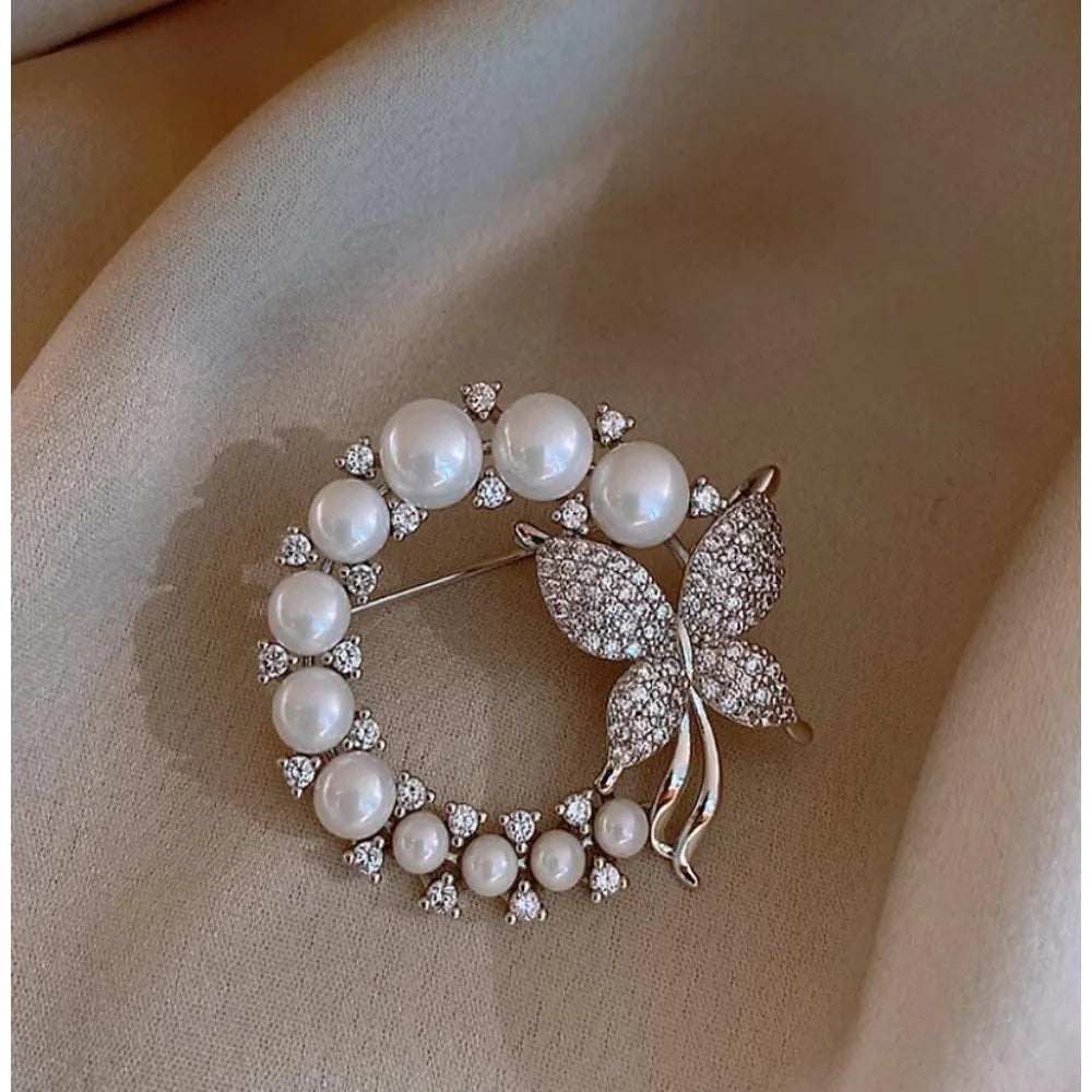 Fashion Pearl and Rhinestone Brooches for Women Baroque Trendy Butterfly Pins Clothes Accessories Wedding Gifts