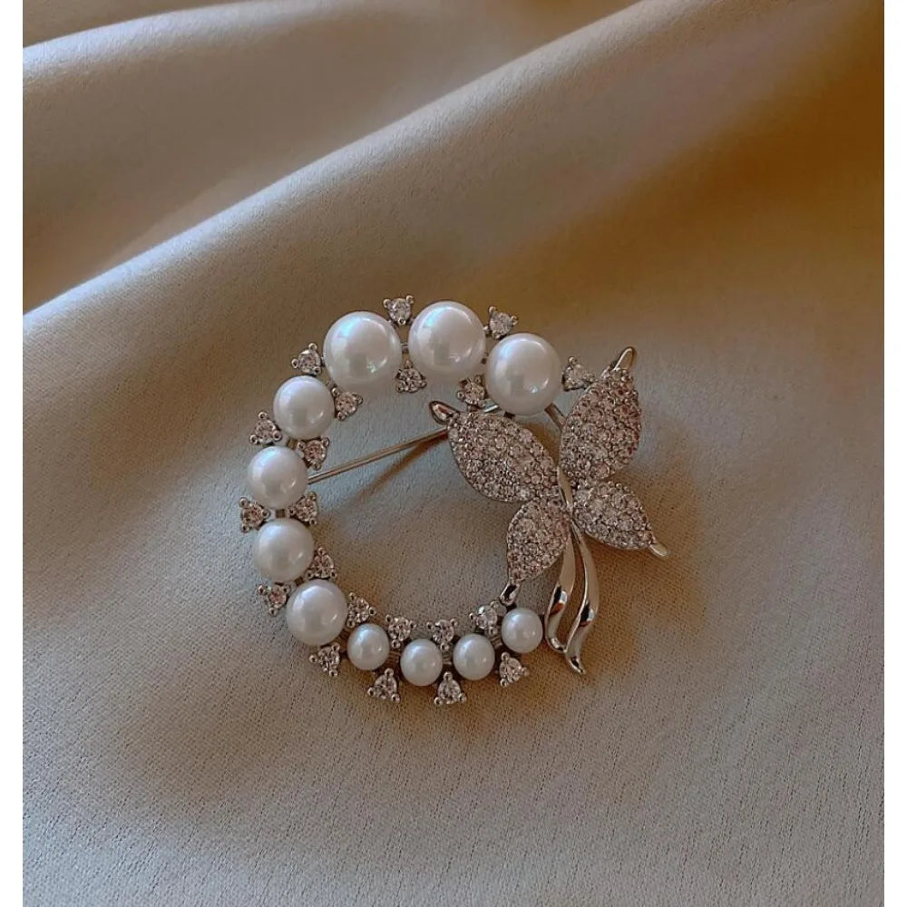 Fashion Pearl and Rhinestone Brooches for Women Baroque Trendy Butterfly Pins Clothes Accessories Wedding Gifts