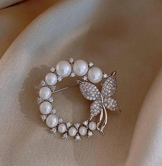 Fashion Pearl and Rhinestone Brooches for Women Baroque Trendy Butterfly Pins Clothes Accessories Wedding Gifts